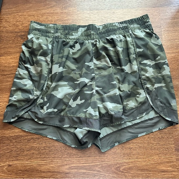 Athleta Printed Mesh Racer Run Short 4" Camo Print - Picture 2 of 9